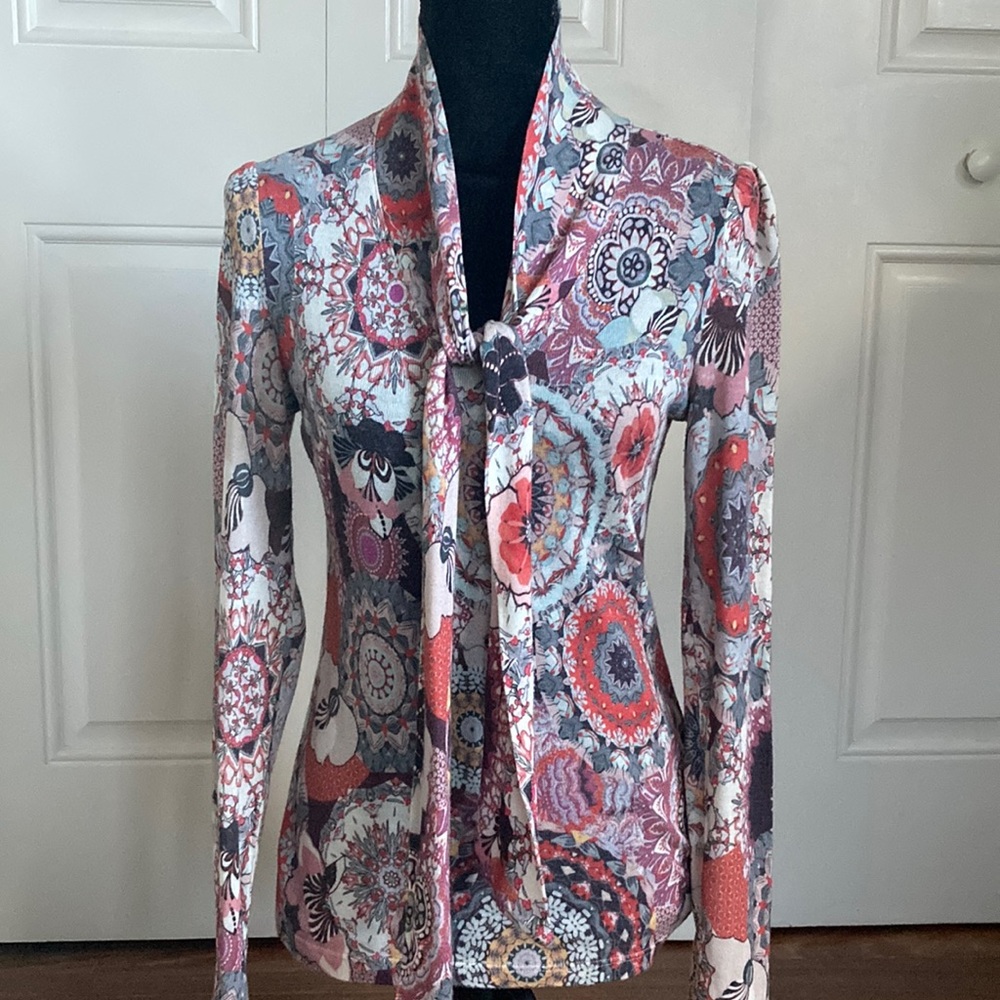 Robert Kitchen Lightweight Floral V Neck Sweater